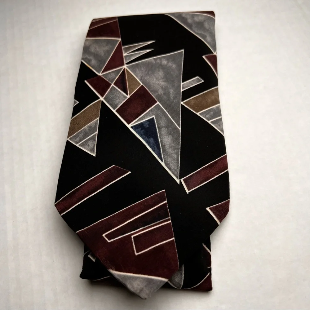 PIERRE CARDIN all silk neck tie Made in USA Black‎ geometric design In Colors